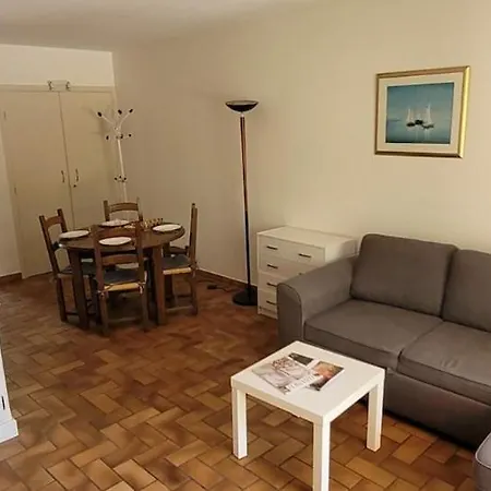 Proche Yourhostehelper Apartment