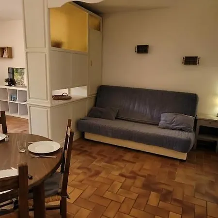 Proche Yourhostehelper *