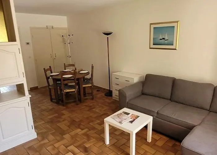 Proche Yourhostehelper Apartman